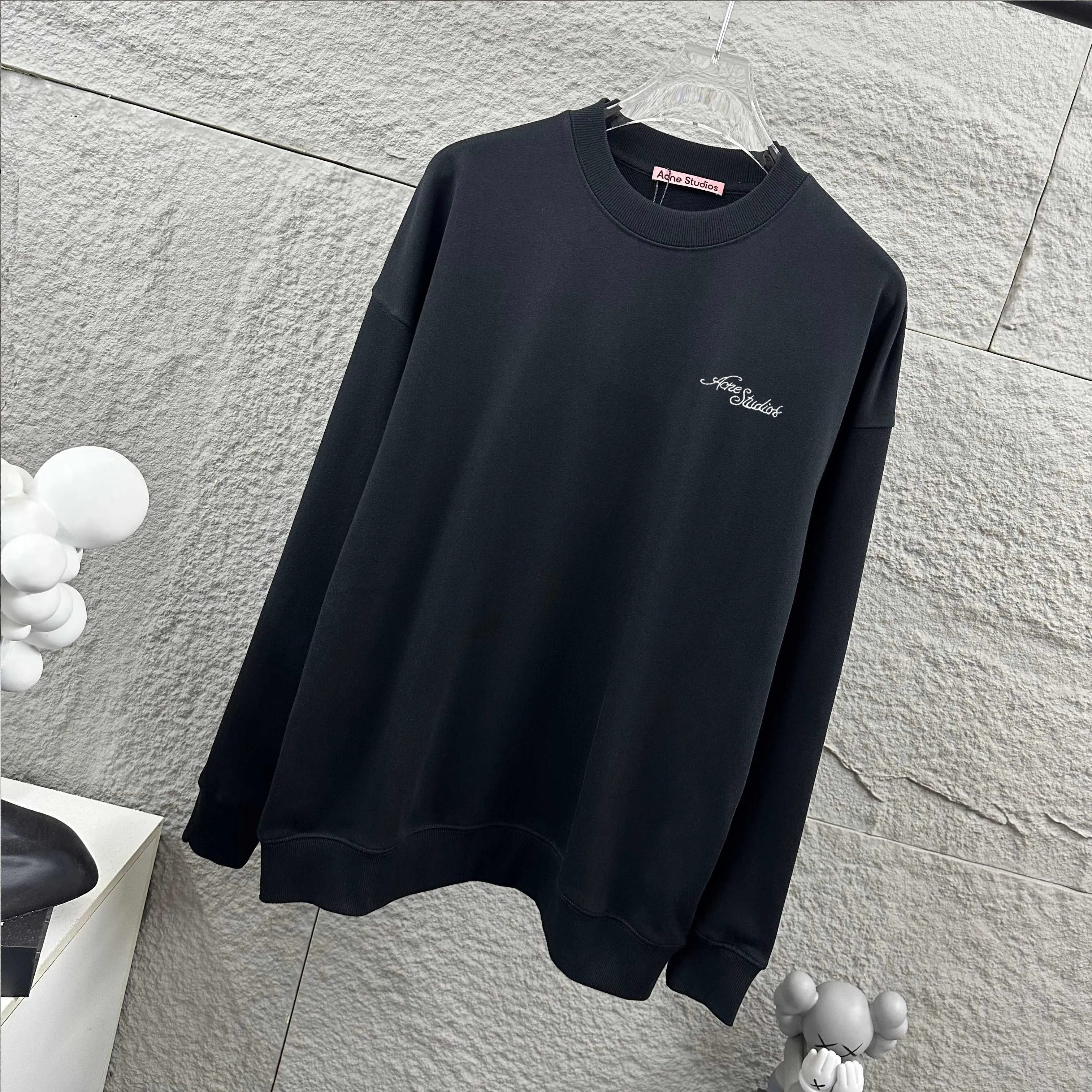 Acne*studios* Early autumn and winter New Arrival Classic letter totem three-dimensional embroidery technology Customized terry fabric Long-sleeved round neck sweatshirt Men and women Same Style Color: Black White Size: S (90-130 pounds) M (120-150 pounds) L (140-165 pounds) XL (160-180 pounds) XXL (180 pounds)